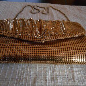 MESH METAL SEQUINED GOLD EVENING BAG WITH DETACHABLE CHAIN STRAP